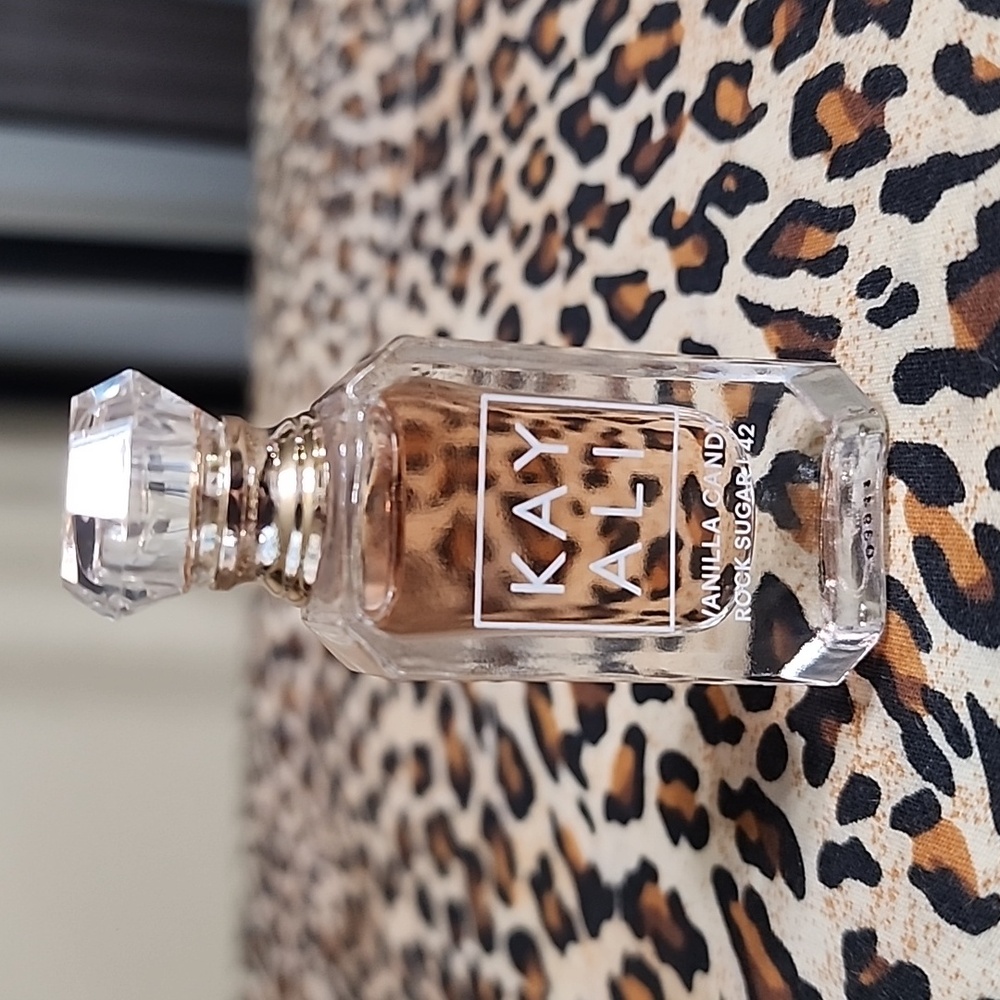 Kayali vanilla candy rock sugar |42